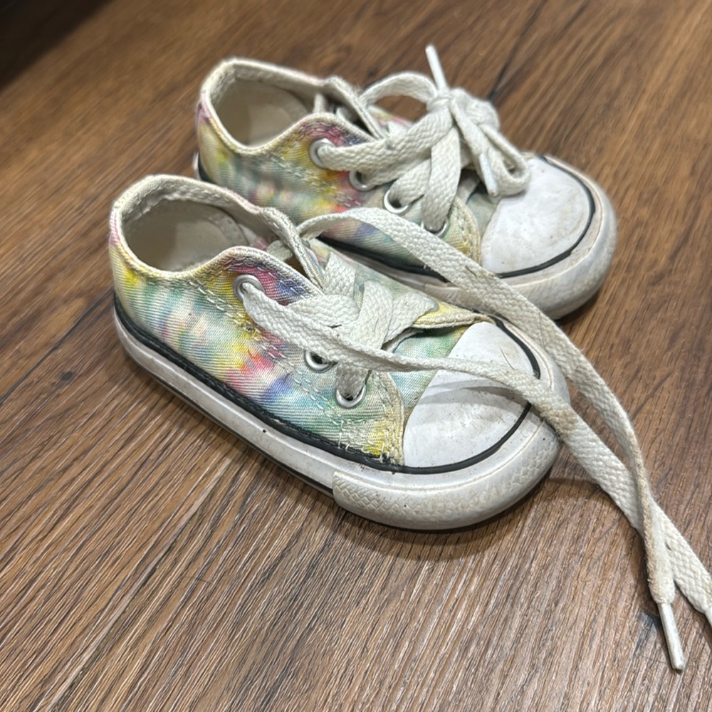 Converse Tie-Dye shoes size 4. Used condition